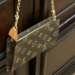 Louis Vuitton Monogram Canvas Crossbody Bag with non-branded gold Chain Strap